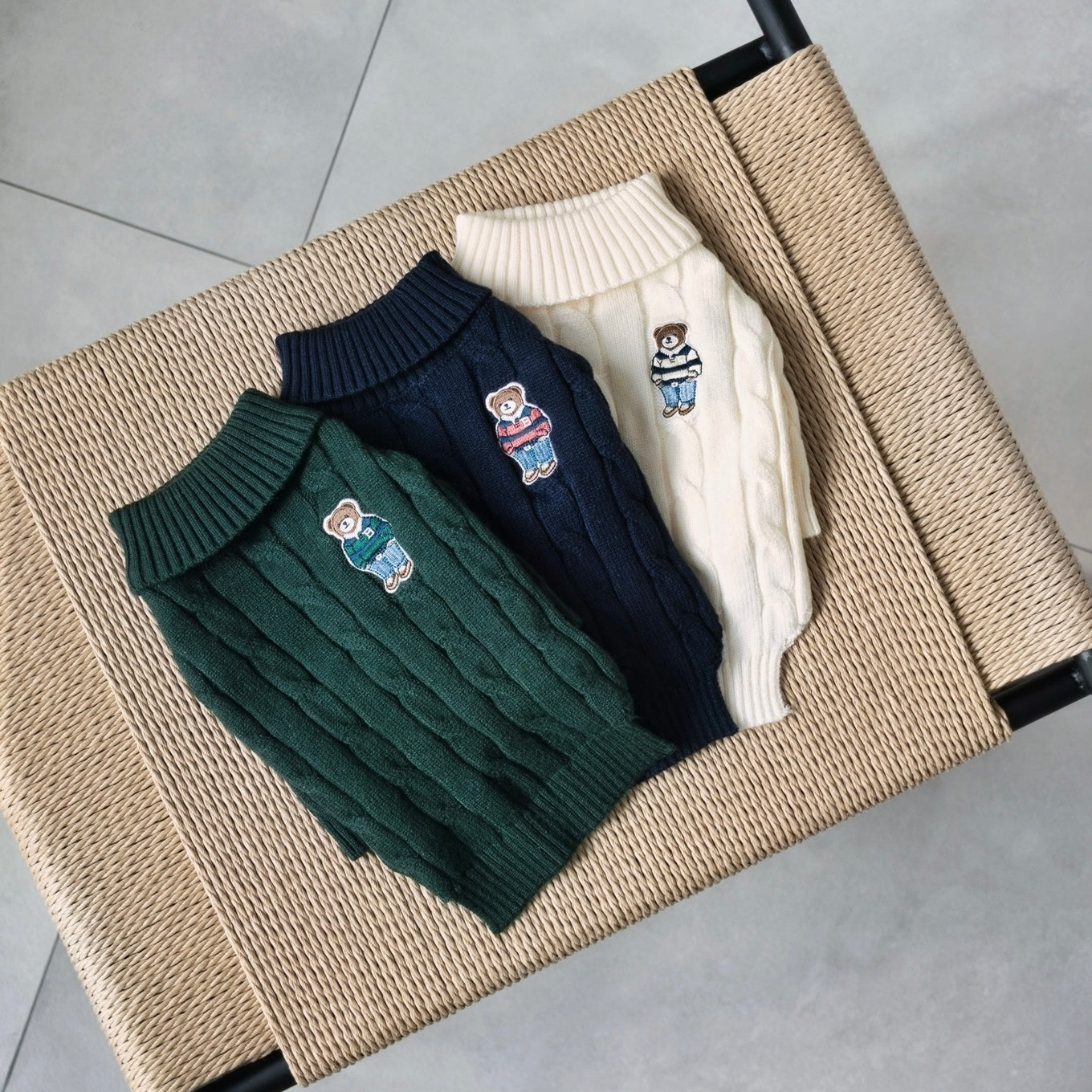 ハイネックベアニット